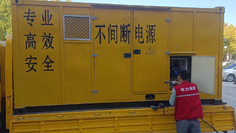 西乡柴油发电机组和UPS电源配合使用时，如何避免切换过程中的电力中断？